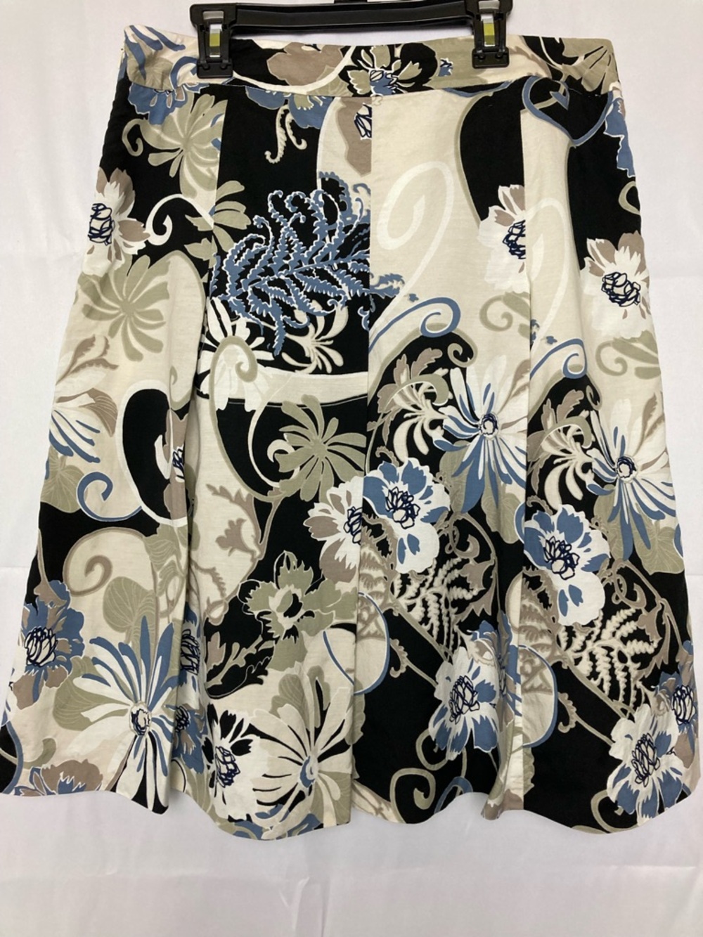 Ann Taylor Floral skirt in Black, Cream & Blue
